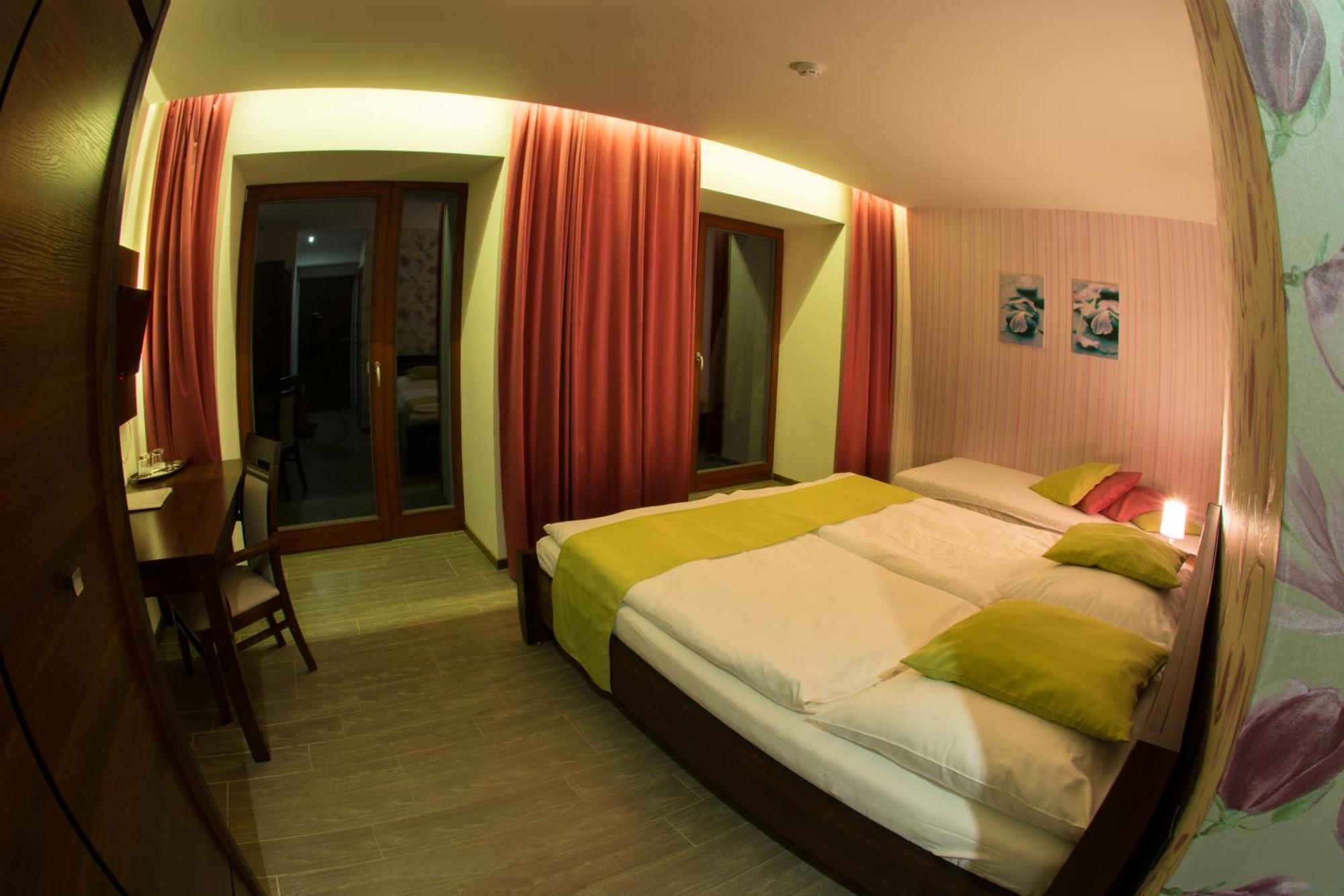 Hotel Slunny Dvur Jeseník Oda fotoğraf