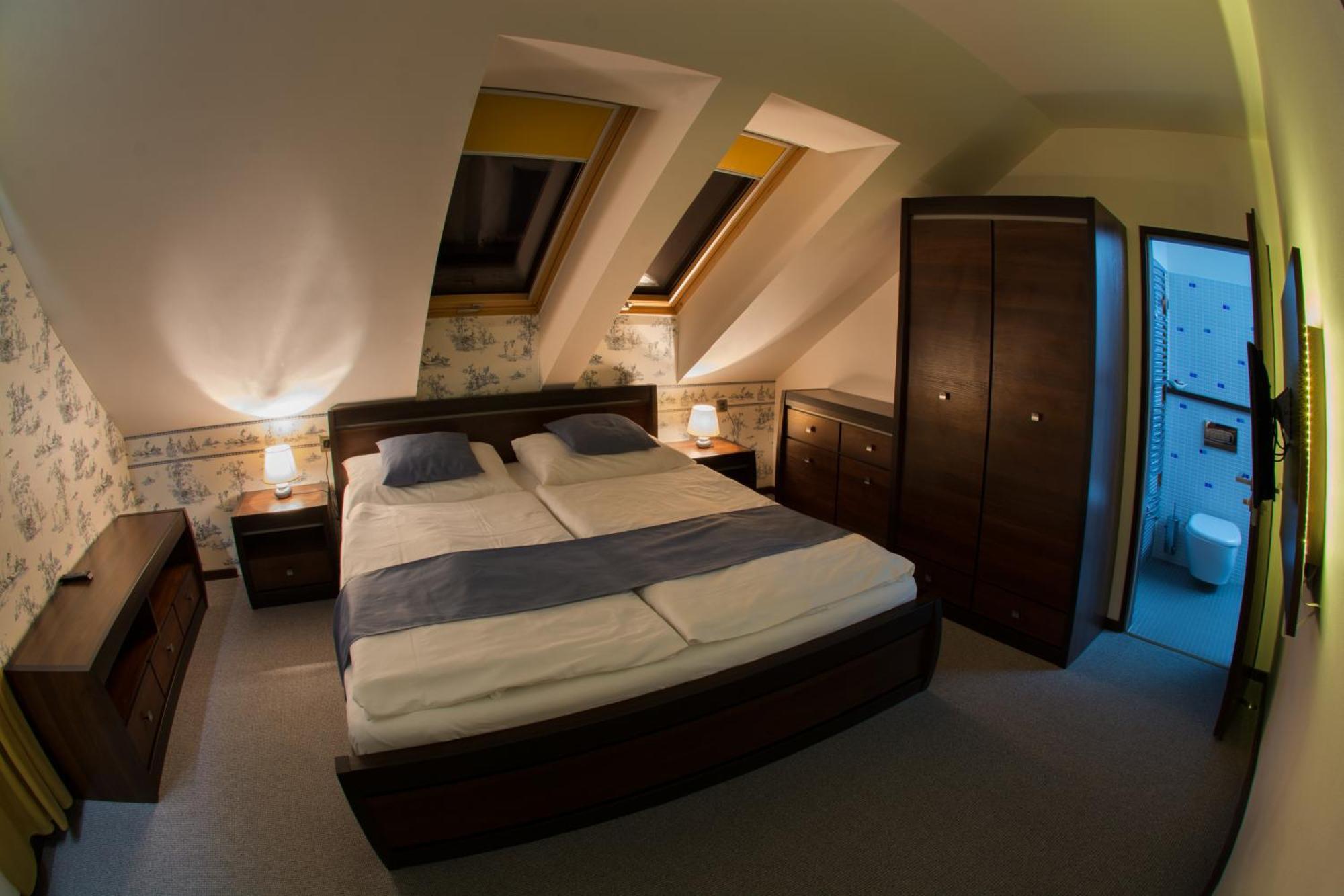 Hotel Slunny Dvur Jeseník Oda fotoğraf
